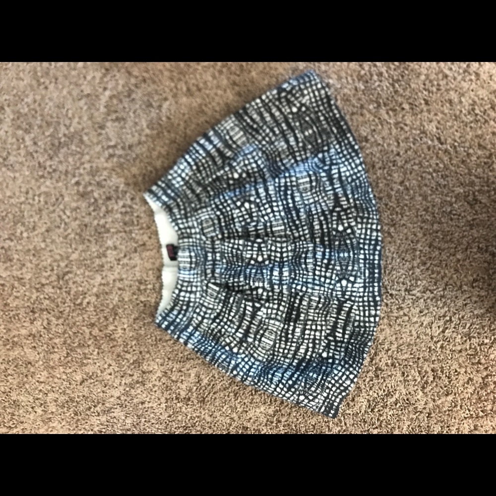 XL Black and White skirt